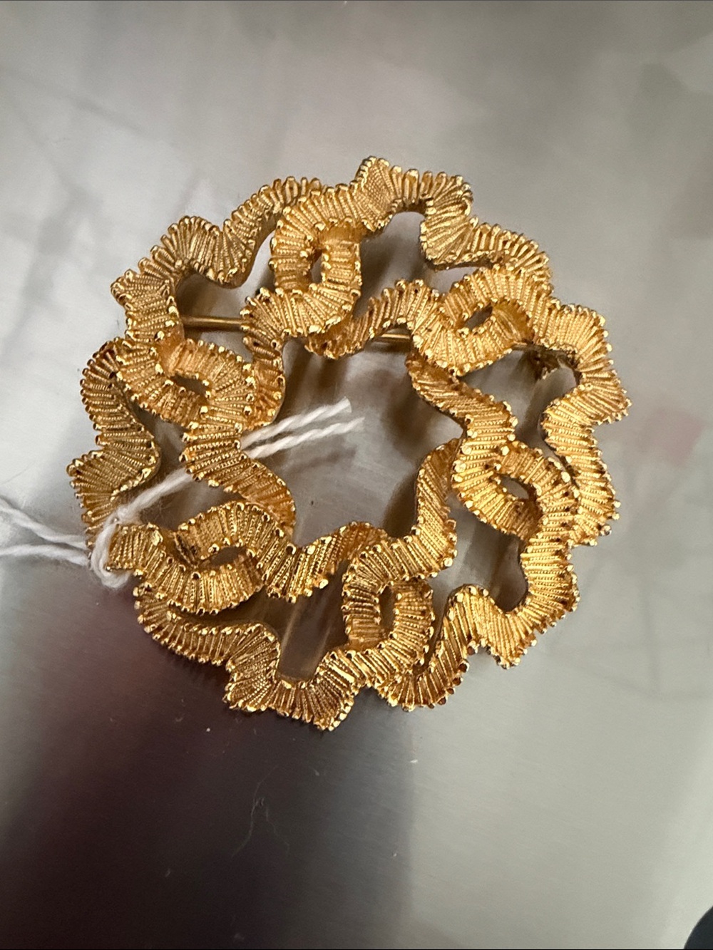 Trifari vintage Gold Floral Ribbon Brooch - Classic Womens Jewelry